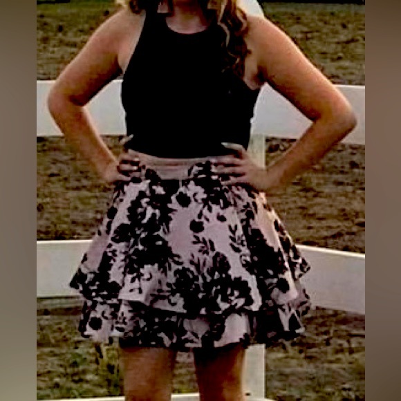 Elegant 2 piece Dress - Picture 4 of 4